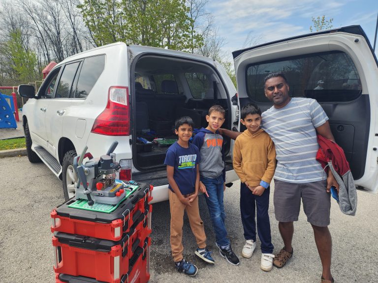 Burlington-locksmith-mrkeypro-locksmith-Teaching-community-event-electronics